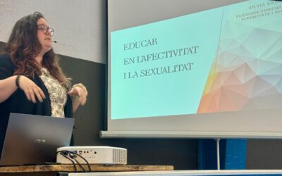 Conferéncia d’educacion sexuau a cargue de Silvia Catalan